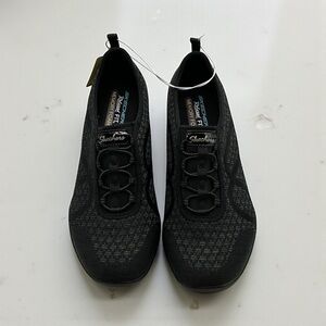 Skechers Breathe Easy Infi-Knity Slip-on sneaker women’s NWT SIZE 10